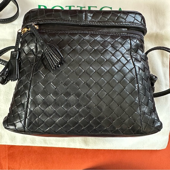 Vintage Bottega Veneta Black Leather Shoulder Crossbody with Woven Design - Picture 7 of 16